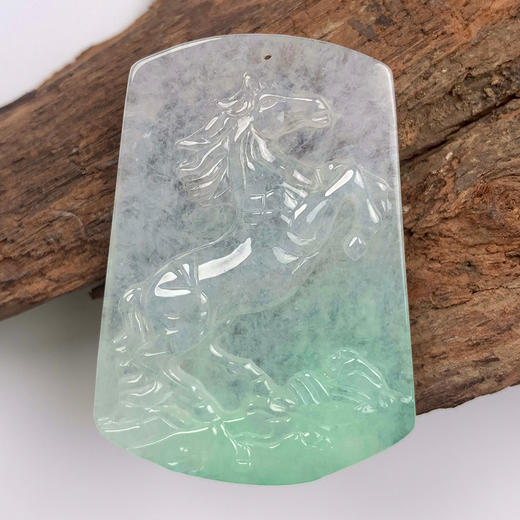 派瑞翡翠 翡翠挂件 糯种 淡绿色 商品图0