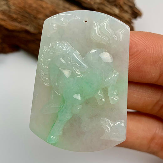 派瑞翡翠 翡翠挂件 糯种 淡绿色 商品图2