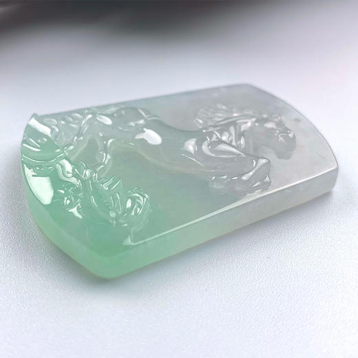 派瑞翡翠 翡翠挂件 糯种 淡绿色 商品图3