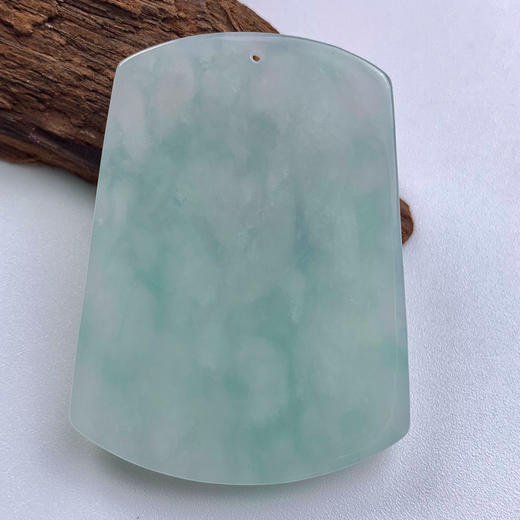 派瑞翡翠 翡翠挂件 糯种 淡绿色 商品图1