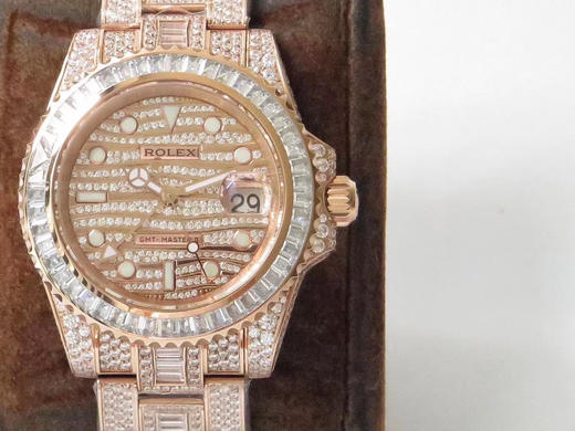 劳力士满天星腕表—格林尼治型II的密镶钻特别款—116769TBR-74779B
【表壳】腕表尺寸40mm。采用德国ding级904L蚝式钢所制 商品图1