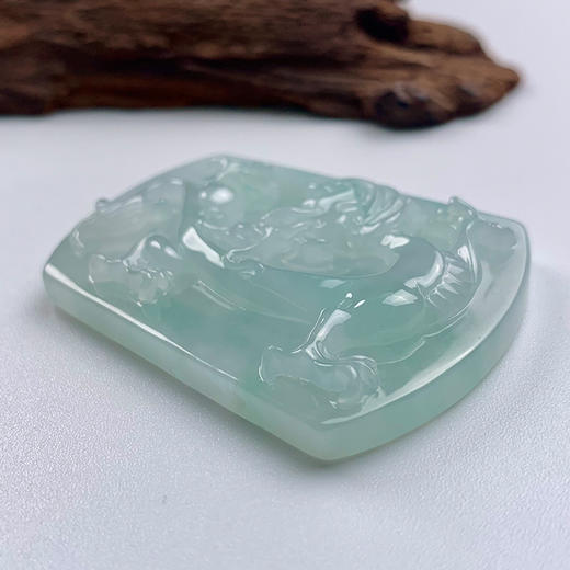 派瑞翡翠 翡翠挂件 糯种 淡绿色 商品图3