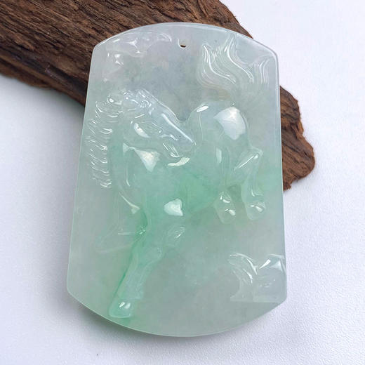 派瑞翡翠 翡翠挂件 糯种 淡绿色 商品图0