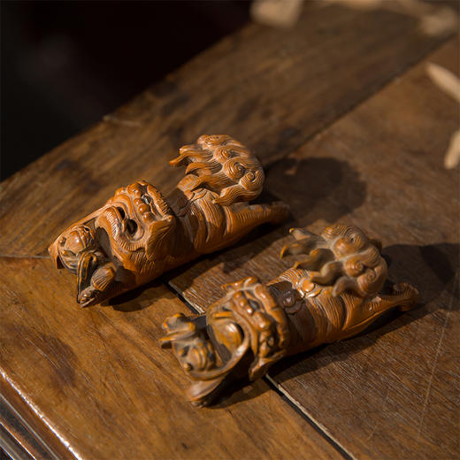 清代  黄杨木雕太师少师镇纸（一对） 商品图1