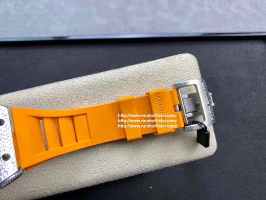 理查德米勒 Richard Mille RM010全新工艺时尚更前卫镂空设计最新特别款 矿物质防刮镜面玻璃 配置316L精钢表壳 耐磨天然进口橡胶表带 全自动进口机械机芯 商品图6