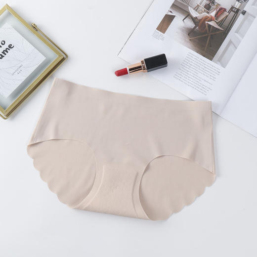 【爆款】泰国乳胶内裤抑制病菌透气内裤女天然冰丝无痕舒适三角裤三色礼盒装（3条） 商品图7
