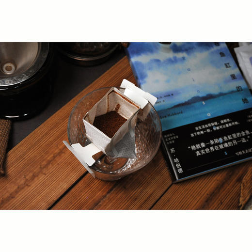 活在鱼缸里的她 商品图1