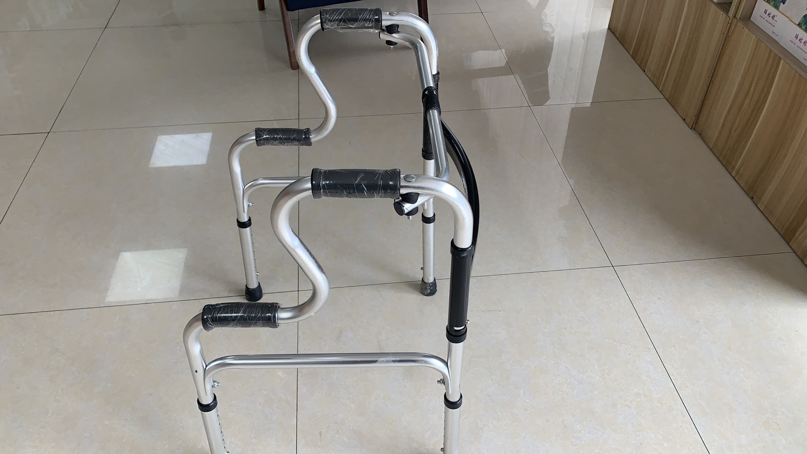 残疾人助行器康复老人拐杖助步器走路助力辅助行走器车扶手架老年