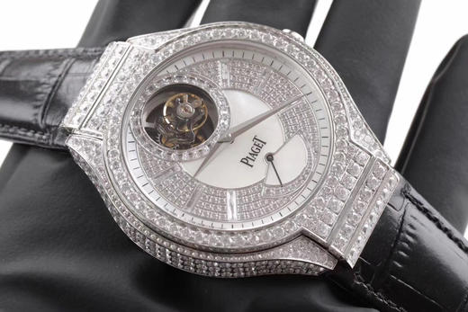 R8伯爵P0L0一G0A38149真飞轮、再一次突破伟大工艺的技术界限，首款研发伯爵摆轮及制作机蕊。 搭配海鸥订制Cal.600P陀飞轮机芯 商品图13