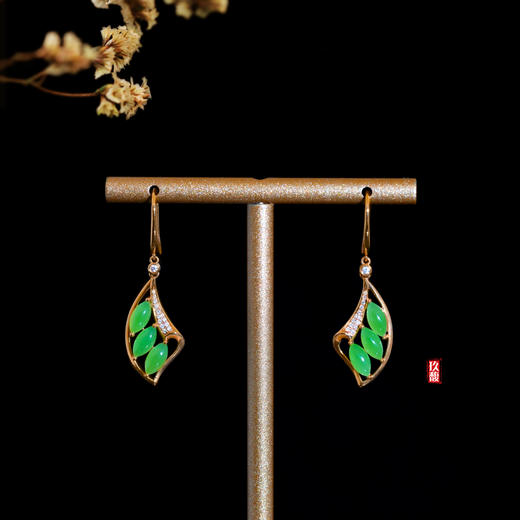 18K玫瑰金和田玉（碧玉）镶钻耳饰--卷珠帘 4*7mm/苹果绿/总长37mm 商品图3