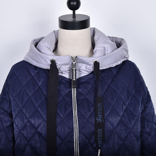 SAINT L’UCK/圣媛女装时尚运动光泽感中长款连帽棉服SA419Q28 商品图2