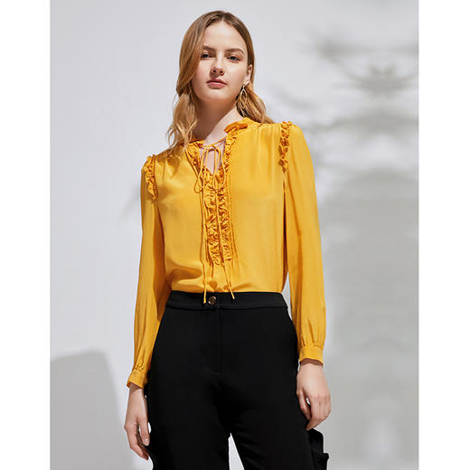 EITIE爱特爱春季新款洋气复古木耳边V领系带显瘦长袖女上衣6313009 商品图6