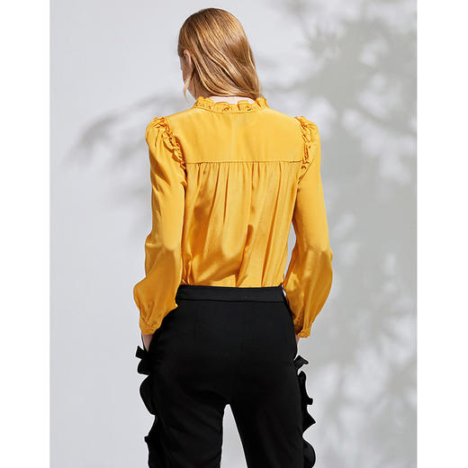 EITIE爱特爱春季新款洋气复古木耳边V领系带显瘦长袖女上衣6313009 商品图2