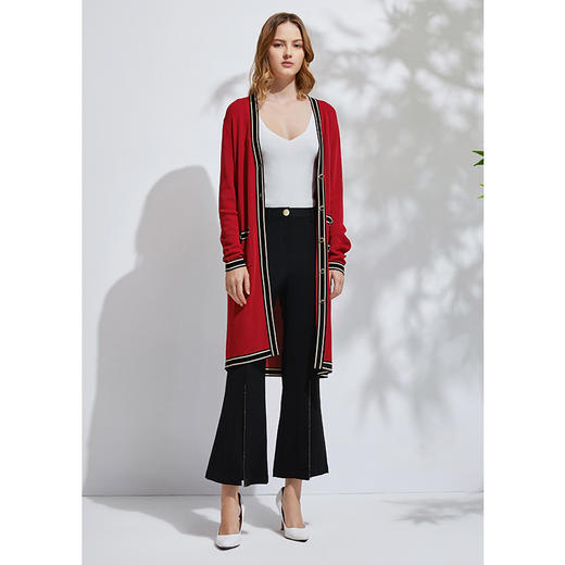 EITIE爱特爱冬季新款时尚撞色V领显瘦慵懒宽松针织开衫外套女6101804 商品图1