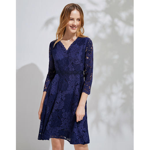 EITIE爱特爱春季新款洋气V领收腰显瘦A摆七分袖蕾丝连衣裙女6107818 商品图3