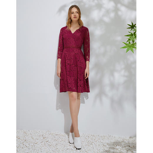 EITIE爱特爱春季新款洋气V领收腰显瘦A摆七分袖蕾丝连衣裙女6107818 商品图7