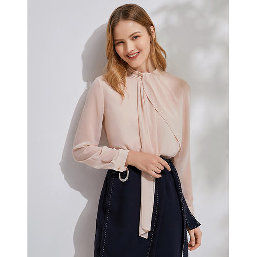 EITIE爱特爱春季新款洋气通勤气质半高领飘带上衣女长袖6313005 商品图5