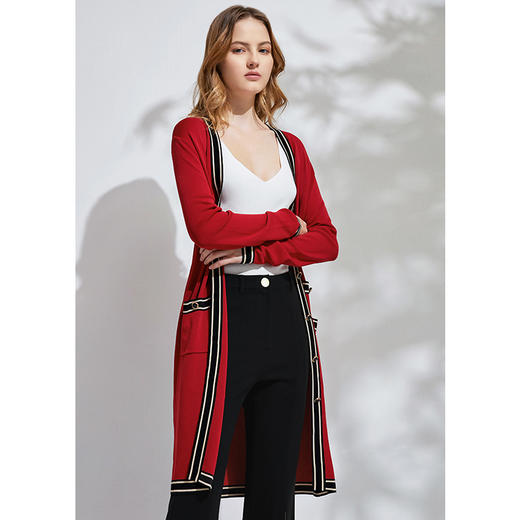 EITIE爱特爱冬季新款时尚撞色V领显瘦慵懒宽松针织开衫外套女6101804 商品图5