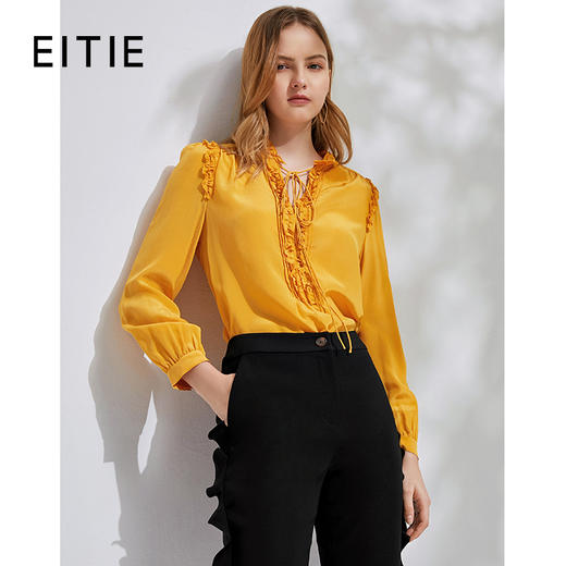 EITIE爱特爱春季新款洋气复古木耳边V领系带显瘦长袖女上衣6313009 商品图0