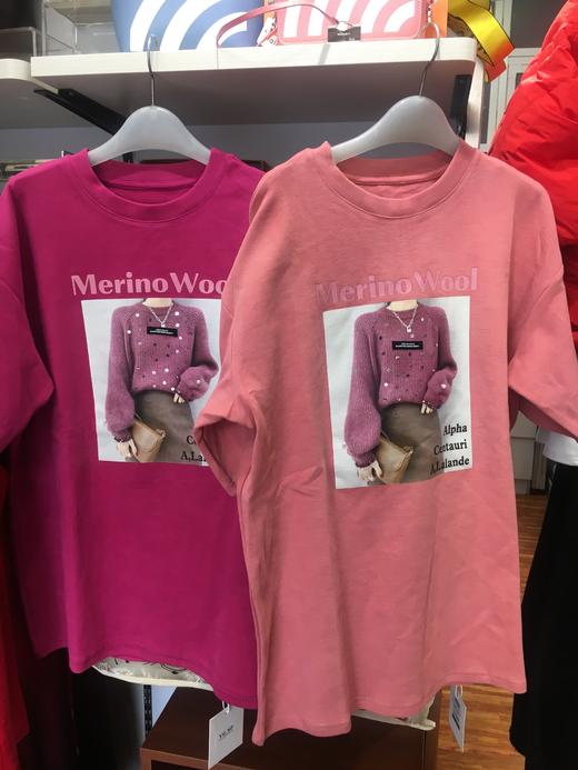 美女拿包中袖T6250 商品图1