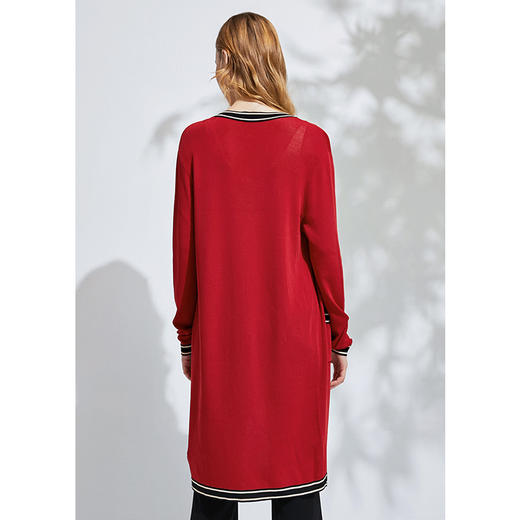 EITIE爱特爱冬季新款时尚撞色V领显瘦慵懒宽松针织开衫外套女6101804 商品图3