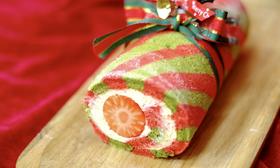 2020圣诞季︳草莓蛋糕卷。红丝绒蛋糕胚+草莓奶油+草莓夹心