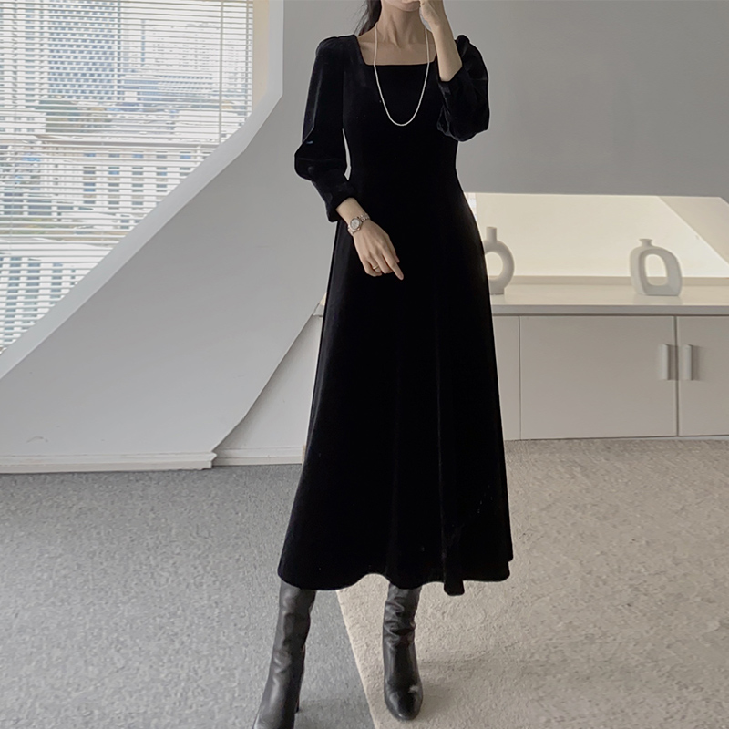 长款气质收腰黑色方领丝绒连衣裙
