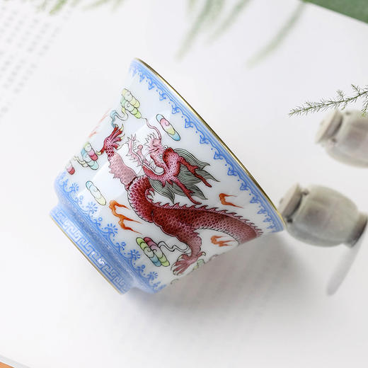 蓝边珐琅彩云龙纹马蹄杯 商品图3