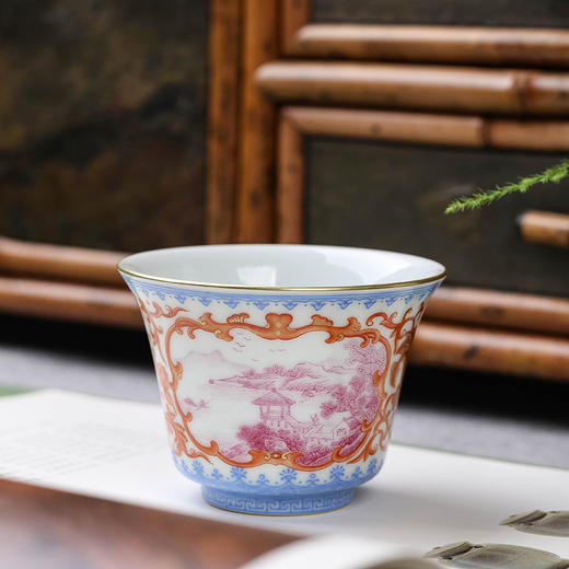 蓝边珐琅彩开窗玛瑙红山水马蹄杯 商品图3