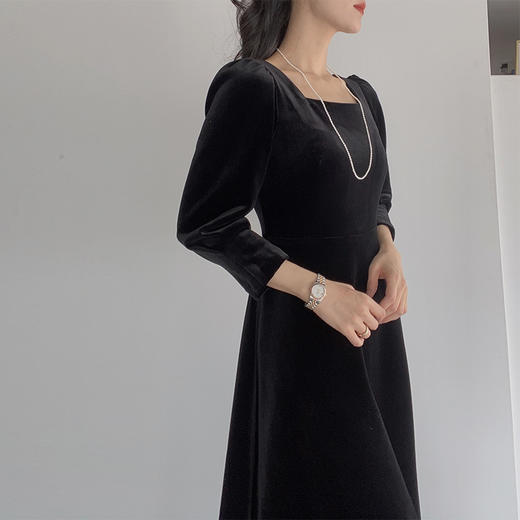 长款气质收腰黑色方领丝绒连衣裙 商品图4
