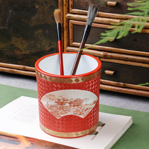 红地雕刻描金开窗玛瑙红山水笔筒 商品图1