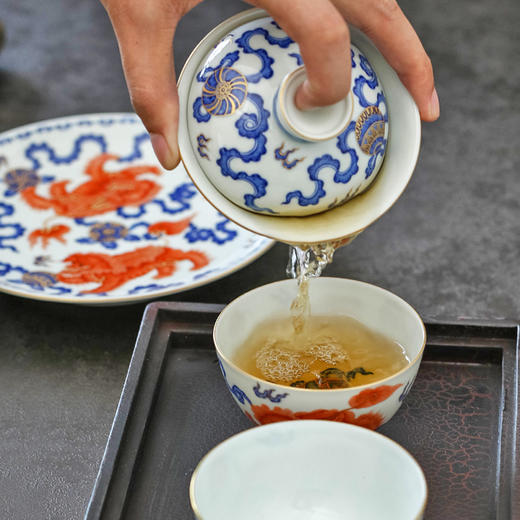 青花矾红彩狮子绣球套系 商品图3