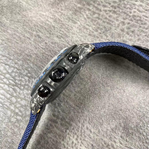 WWF新品发布：碳纤维迪通拿
与原装同重量，同材质，同尺寸完美复刻原版，碳壳碳后盖碳扣子，双生耳，市场唯一对版，超多配色满足你各种需求 商品图13