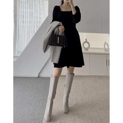 短款气质收腰黑色方领丝绒连衣裙 商品图1