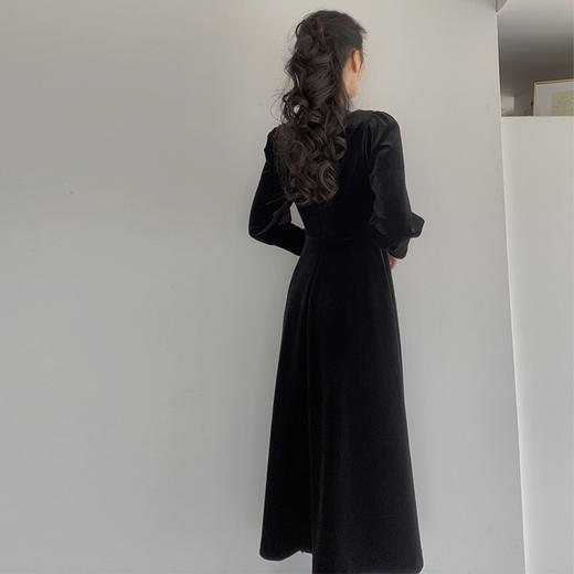长款气质收腰黑色方领丝绒连衣裙 商品图3