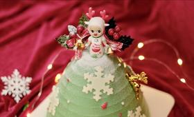 2020圣诞季︳草莓圣诞树。草莓奶油蛋糕：5层戚风蛋糕胚+4层草莓夹心