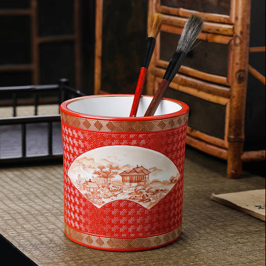 红地雕刻描金开窗玛瑙红山水笔筒 商品图3