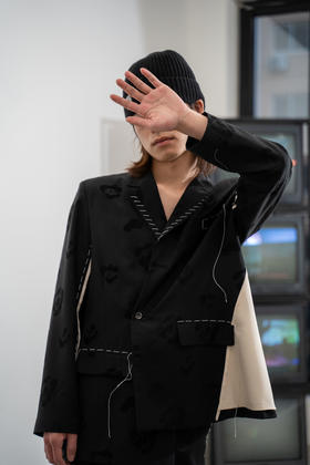 不对称提花西装-十点睡觉