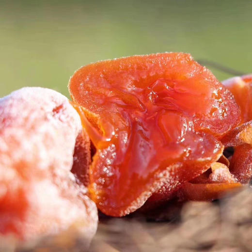 🏮 乐柿*柿饼，带你解锁柿饼世界，吃货一秒就沦陷[色][色]，咬一口，外皮带着嚼劲，裹着一层甜甜的柿霜，内里是入口即化的流心。入口甜蜜溏心裹满整个口腔，果肉香糯Q弹！ 商品图4