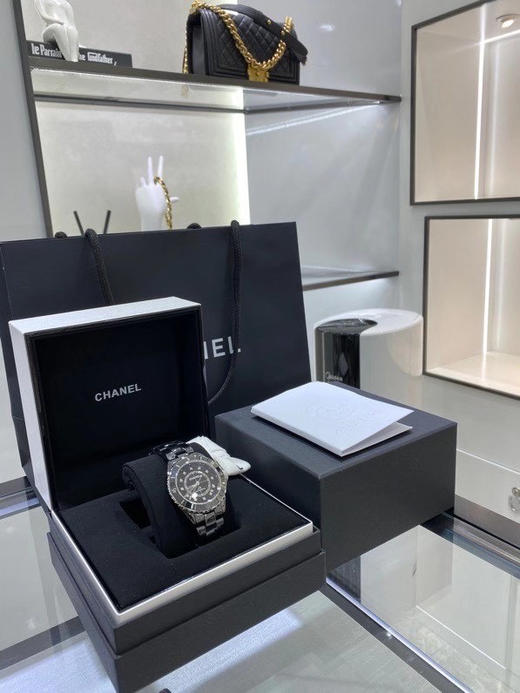 BV香奈儿J12腕表H5700“换芯”献礼20周年，表径38mm，中性腕表，陶瓷表带，自动机械机芯，透底。 商品图9