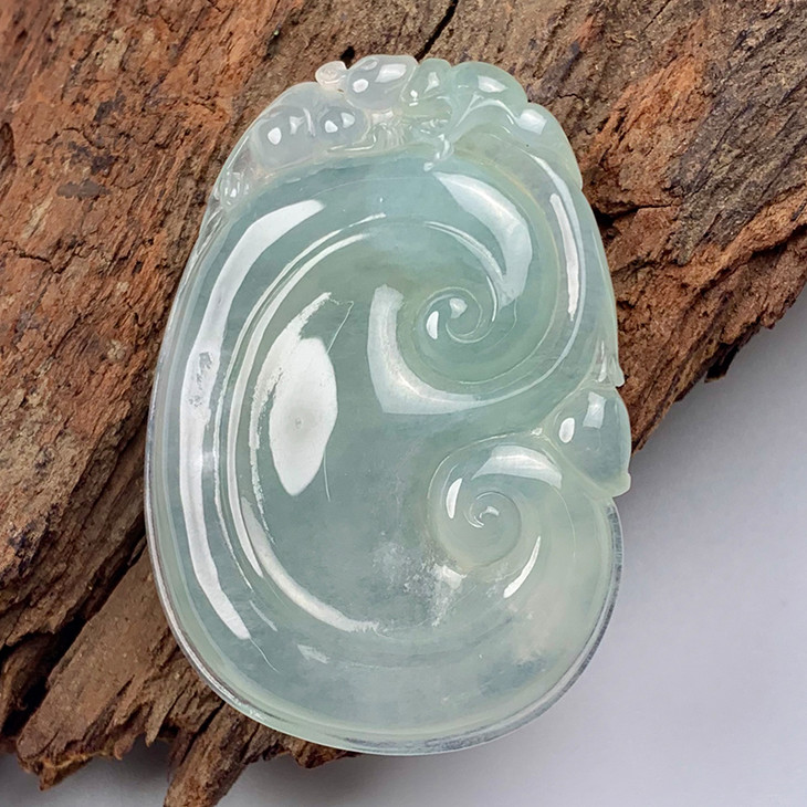 派瑞翡翠 翡翠挂件 糯冰种 淡绿色