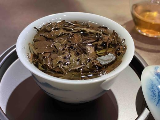 年货节｜福鼎白茶牛转乾坤生肖白茶（2021年牛年生肖白茶）选用2020年花香白牡丹为原料花香水甜，韵味悠长，美容养生，越陈越香，宜自饮、馈赠、收藏，一款走心的白茶，值得拥有！净含量：300g/饼，5饼 商品图2