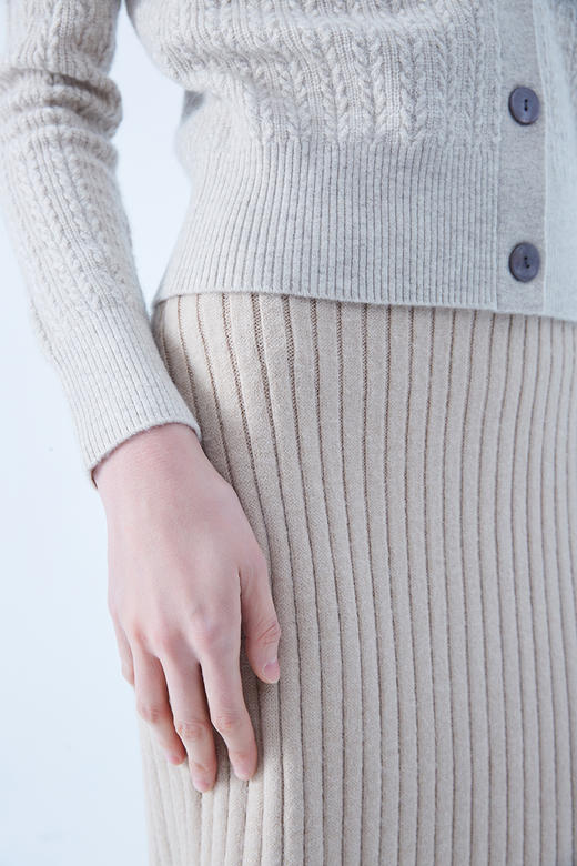 圣弗尔瑞 V领绞花女开衫 鄂尔多斯特色羊绒衫  100%羊绒 商品图8