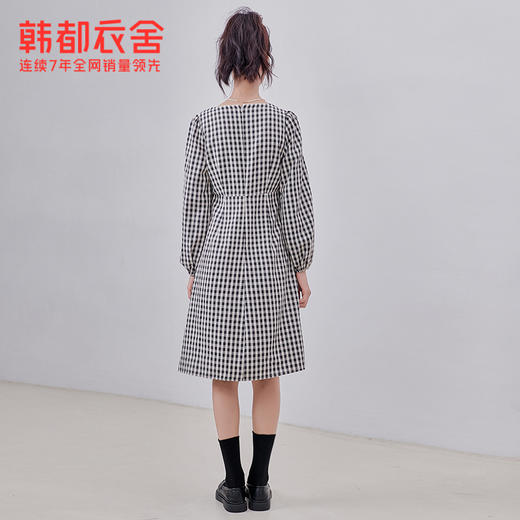 韩都衣舍冬季新款复古格子方领高腰显瘦气质连衣裙女OM82314A 商品图4