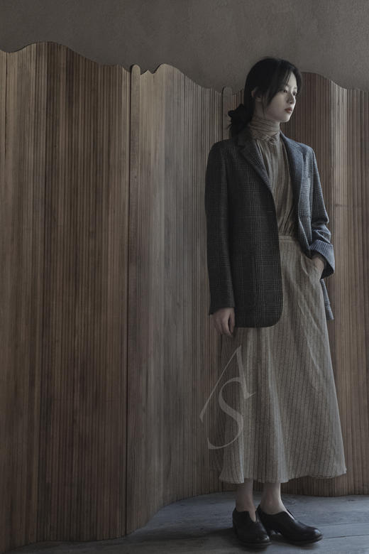 Margaret Howell 烟灰色格纹羊毛西装外套 商品图3