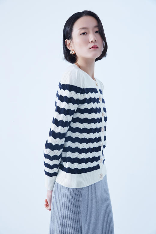 圣弗尔瑞 圆领翻花女开衫  鄂尔多斯特色羊绒衫 100%羊绒 商品图1