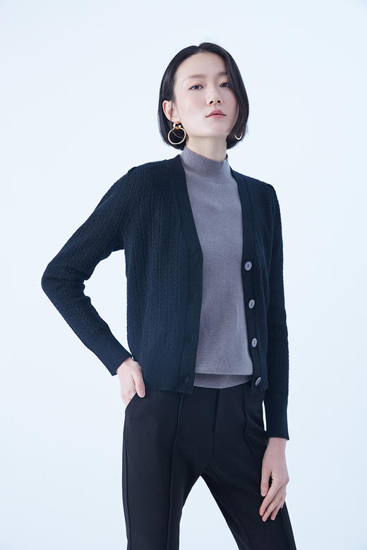 圣弗尔瑞 V领绞花女开衫 鄂尔多斯特色羊绒衫  100%羊绒 商品图1