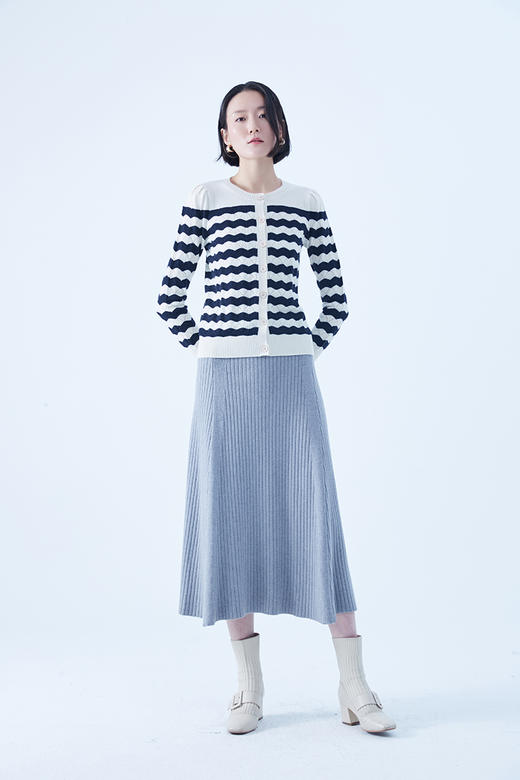 圣弗尔瑞 圆领翻花女开衫  鄂尔多斯特色羊绒衫 100%羊绒 商品图0