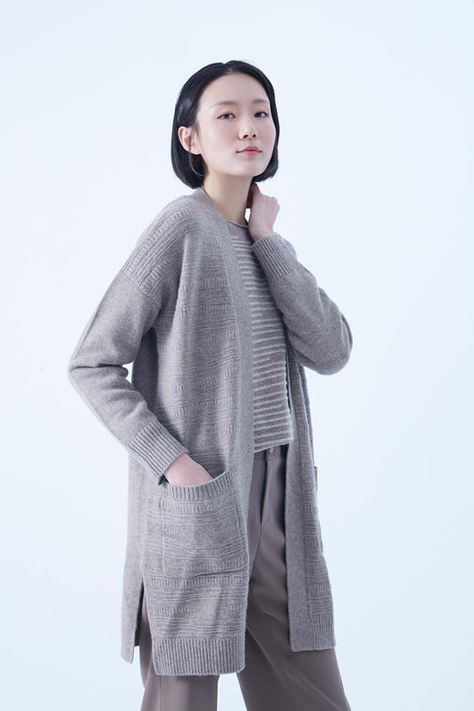 圣弗尔瑞  V领翻花女开衫 鄂尔多斯特色羊绒衫  100%羊绒 商品图6