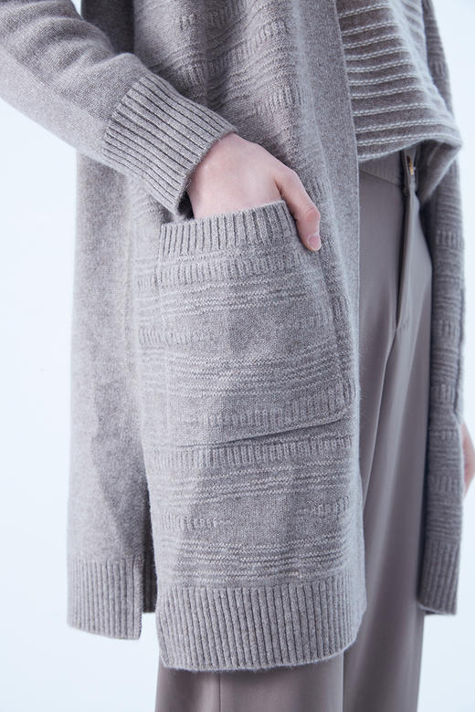 圣弗尔瑞  V领翻花女开衫 鄂尔多斯特色羊绒衫  100%羊绒 商品图12